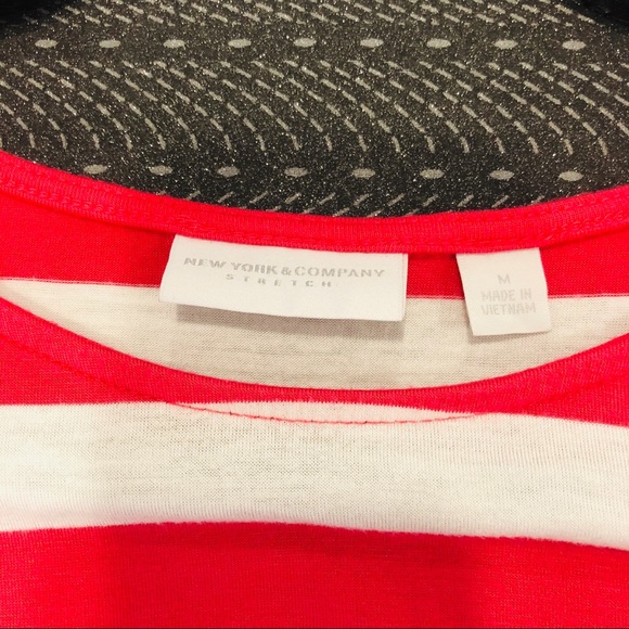 NEW YORK & COMPANY/ RUCHED STRIPED TOP - Picture 4 of 5